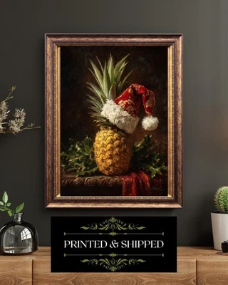 Divertido arte de pared de fruta de vacaciones sombrero de Santa con estampado de bodegones de Navidad de piña Foto 1 de 4