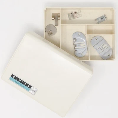 VTG SINGER Touch & Sew 756 Máquina de Costura Caixa Plástica + Peças: Placas, etc - Imagem 1 de 4