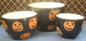 Cuencos anidadores pequeños de cerámica negra calabaza de Halloween - Imagen 1 de 9