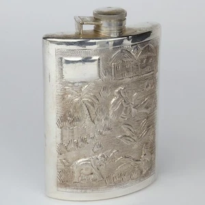 Frasco de licor vintage de plata de ley ornamentado con escena de selva asiática - Imagen 1 de 4