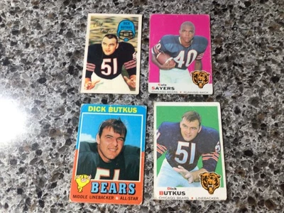 4 card lot football cards 1969-71 Gale Sayers, Dick Butkus low grade - Image 1 of 4