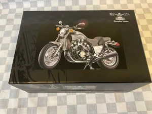 1/12 MINICHAMPS 163702 YAMAHA VMAX SILVER METALLIC 1993 CLASSIC BIKE SERIES #96 - Picture 1 of 17