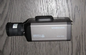 Cámara Samsung Súper Alta Resolución con 600 TVL - SCB-2000 con lente L35814cs - Imagen 1 de 7