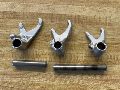 1982 YAMAHA YZ125  YZ 125 TRANSMISSION SHIFT FORKS 82 . - Изображение 1 из 4