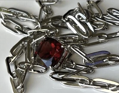Collar Affinity Gems Clip Cojín Corte Gemas Granate o Peridoto Foto 1 de 4