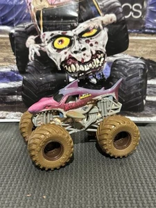 Monster Jam Mystery Mudders MG1-21 Megalodon 4X4 Truck HTF 1/64 Loose Mudder - Picture 1 of 2