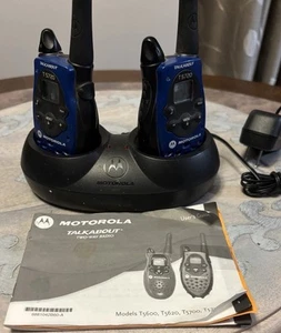 Motorola T5720 Talkabout Walkie Talkies with charger - Picture 1 of 8