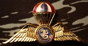 Royal Thailand Army Cobra Gold Airborne Parachutist Jump wings metal Badge - Picture 1 of 4