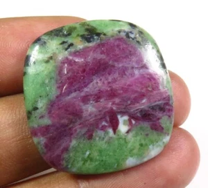Cabochon rubino naturale 27x26 mm cuscino semplice pietra preziosa rubino zoisite lucida ZS-54 - Foto 1 di 4
