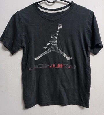 Camiseta Air Jordan Jumpman, Negra/Roja Jóvenes Niños Mediana  Foto 1 de 4