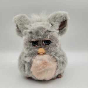 Emoto Tronic Furby gris rose ventre yeux bleus tigre 2005 Hasbro sorte fonctionne - Photo 1 sur 9