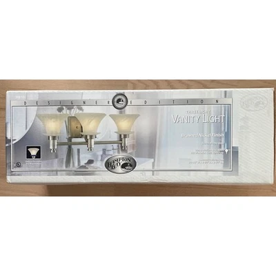 Tocador de tres luces Hampton Bay níquel cepillado modelo #394 551 nuevo en caja Foto 1 de 4