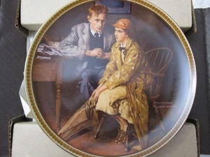 Piatto Norman Rockwell "Confiding in The Den" #5699 L (1983, Knowles) - Foto 1 di 3