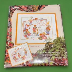 Lanarte gezähltes Kreuzstich-Set Babybuch, ABC, Geburtsprobe von C. Vogl 15527A - Bild 1 von 10