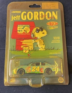 Action 1/64 2000 NASCAR #24 Jeff Gordon DuPont Peanuts Free Shipping - Picture 1 of 3