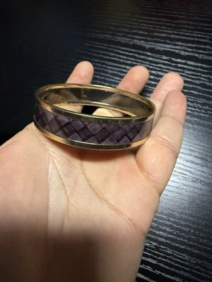 BOTTEGA VENETA Pulsera Brazalete Esmalte Estampado Intrecciato Morado Talla Mediana Foto 1 de 4