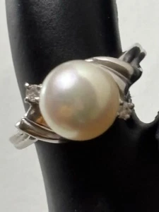 900 Platinum Pearl Diamond Ring - Picture 1 of 7