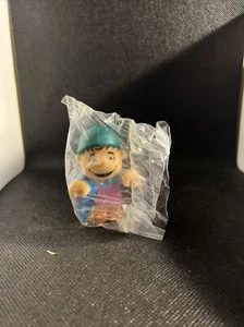 vintage peanuts linus w/ blanket 2 1/2 pvc figure new - Picture 1 of 3