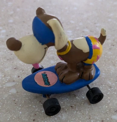 Juguete de comida para niños Hardee's Peyo Applause Pitufo Cachorro en tabla de surf azul 1996 Foto 1 de 4