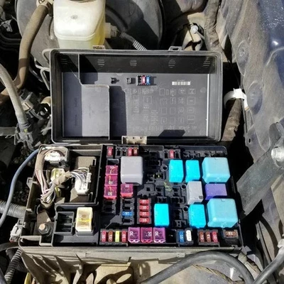 2005-2008 Toyota Tacoma 2.7L Engine Fuse Box 4 Cylinder W/O Skid Control OEM Foto 1 de 4