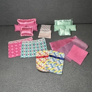 Dollhouse Miniatures 1:12 Lot Bedding 16 Pc Pillows Blankets Pillowcases - Picture 1 of 6