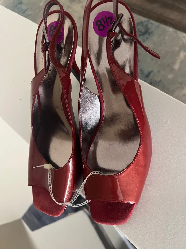 Anne Klein Borgoña Charol Peep Toe Tacones Talla 8 1/2 Estado: Nuevo Foto 1 de 4
