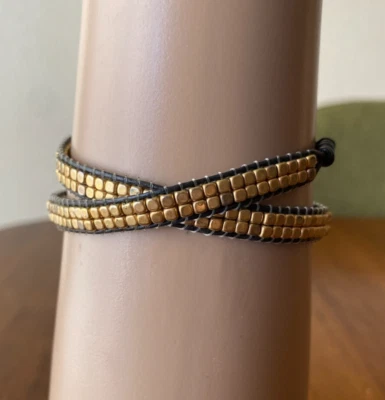 Pulsera Stella & Dot Doble Envoltura Cuero Negro Cordón Oro Cuentas Cuadradas Foto 1 de 4