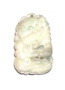 ANHÄNGER/HALSKETTE zum Drahtwickeln geschnitzter Stein OFF WHITE JADE DRACHE - Bild 1 von 1