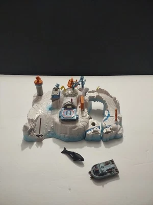 Galoob MICRO MACHINES FLOATING POLAR COMMAND PLAYSET, W/ Orca & Ship 1997 - Image 1 of 4