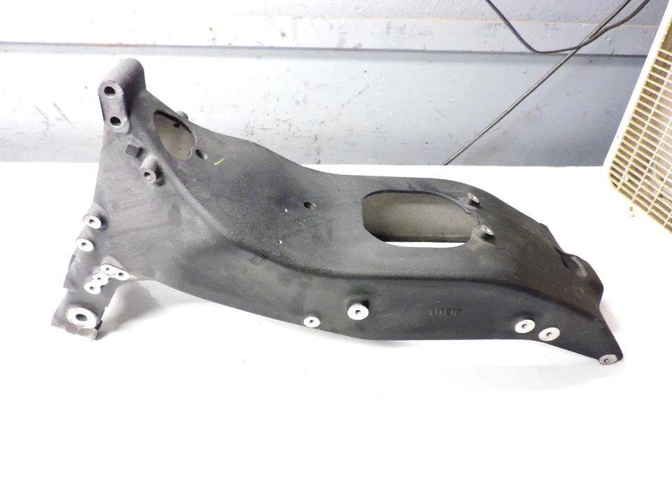 12 polaris Victory 106 Cross Roads Custom LE subchasis subchasis chasis trasero Foto 1 de 3