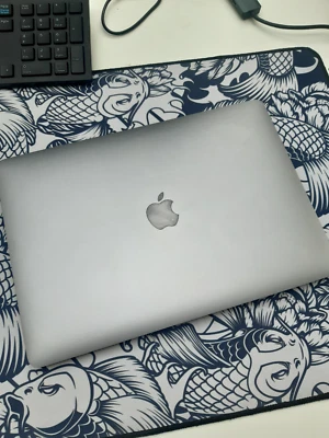 Apple MacBook Pro 13 Zoll 2020 (128GB SSD, Intel Core i5 8. Gen, 8GB) - Bild 1 von 3