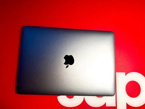 MacBook (Retina, 12-inch, 2017) - Intel M3 - QWERTY - Afbeelding 1 van 3