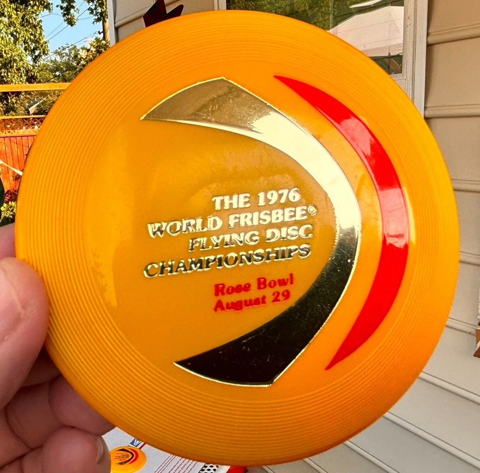 1976 Frisbee Wham-O Mini Disc Golf  Rose Bowl (w/ Innova Discraft Magnet) #922 - Image 1 of 4