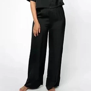 BAREFOOT DREAMS Black Wide Leg Lounge Pants Style BDWE21241 Size XS Polyester - Picture 1 of 7