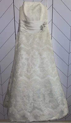 Vestido de Noiva Allure Bridals Tamanho 12 Sem Alças Fundo Flare Diamante Strass - Imagem 1 de 4