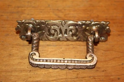 Antiguo tirador de cajón victoriano ornamentado de bronce fundido G-4 Foto 1 de 4