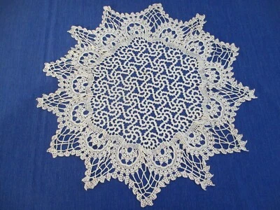 Napperon N°104 centre de table style crochet dentelle écru 57 cm  étoile - Photo 1/4