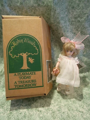 LC-2476 Robin Woods muñeca de vinilo, "EMMELINE-BEFORE TEA" 8" de alto; sin usar, en caja Foto 1 de 4