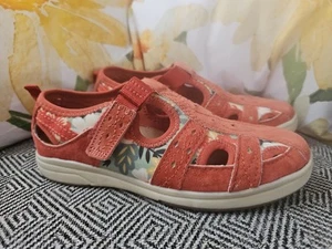 EARTH ORIGINS Suede Fisherman Sandals Effie Coral Rose W 6.5 NEW NO BOX - Picture 1 of 9