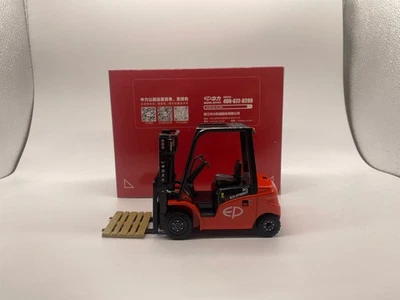 EP 30 Equipment Container Loader Lift Truck Fork Lift Truck 1:25 Die-Cast Model - Image 1 of 4