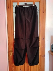 Ladies BooHoo Black Cargo Pants Without Pockets Size 10 Elastic Drawstrings - Picture 1 of 8