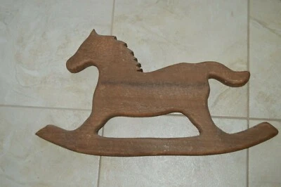Caballo mecedor de madera colgante de pared placa de madera exhibición arte tallado decoración de guardería Foto 1 de 2