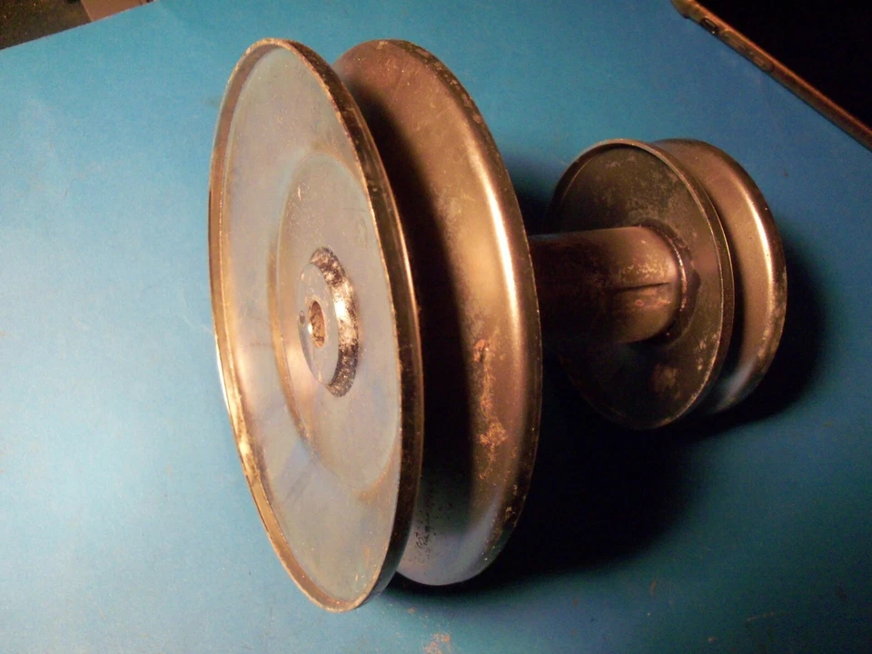 Craftsman AYP Roper 136004 Stack Pulley 134825 engine motor drive 42" W/BOLT CR - Image 1 of 1