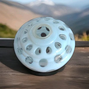VINTAGE FENTON WEISS OPALISIEREND MÜNZPUNKT GLASKUGEL SCHIRM 1 1/2" FITTER - Bild 1 von 4