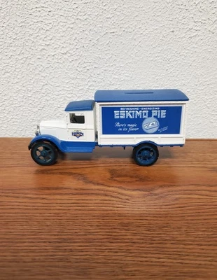 Banco de monedas diecast esquimal pastel - Ertl 1931 Hawkeye Delivery Truck Foto 1 de 4
