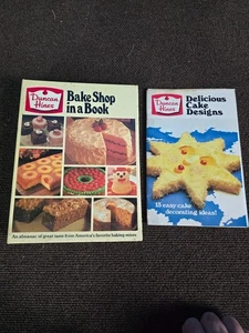 Duncan Hines Cookbook Bake Shop in a Book Cake Designs 1979 lot of 2 - Foto 1 di 13