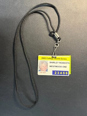 Boleto de comida de la Serie Mundial Universitaria para hombres '05 NCAA con identificación de miembro de los medios béisbol ¡BONITO! Foto 1 de 3