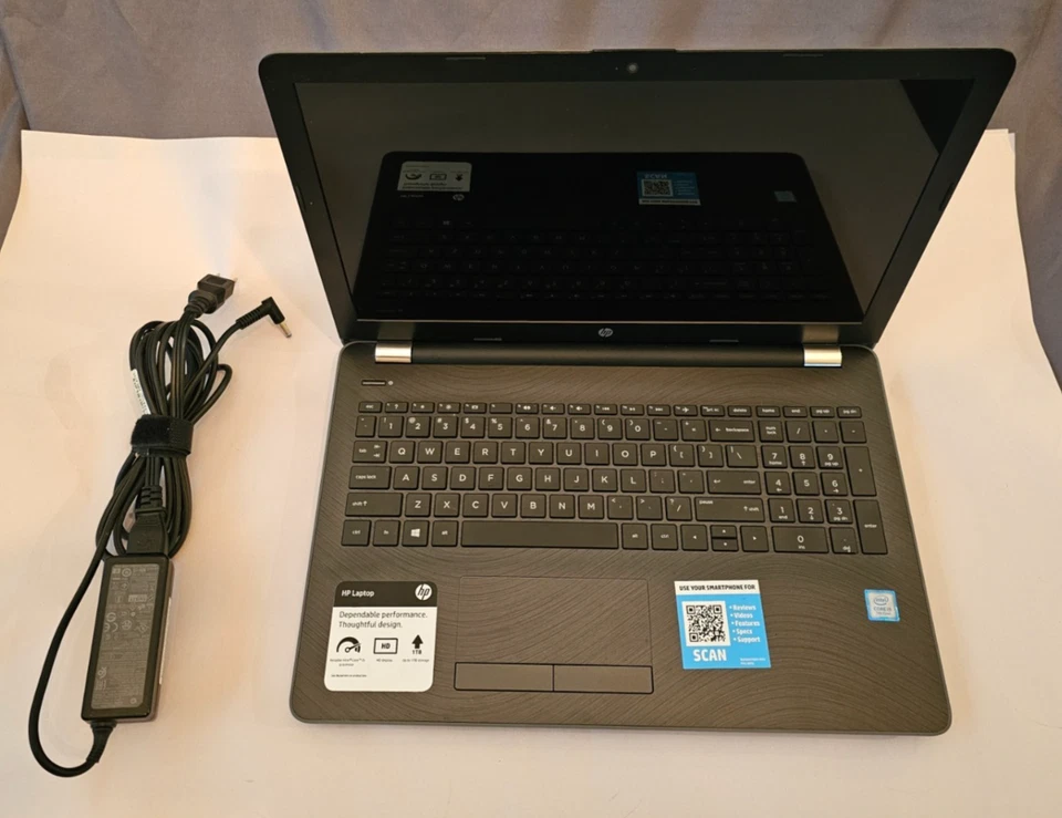 Portátil HP 15-bs087nr 15,6" - Intel Core i5-7200U - 8 GB RAM - DISCO DURO DE 1 TB - SIN BATERÍA Foto 1 de 4