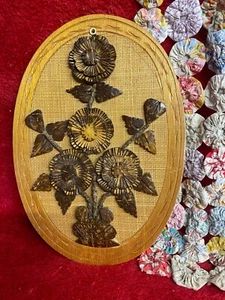 Vtg Wood Plaque with Floral Design Oval Faux Shell Flowers on Burlap & Wood - Picture 1 of 3