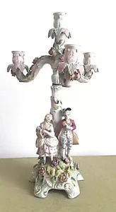 Antico Candelabro in porcellana di Capodimonte,con personagi, fiori a barbotine - Foto 1 di 11